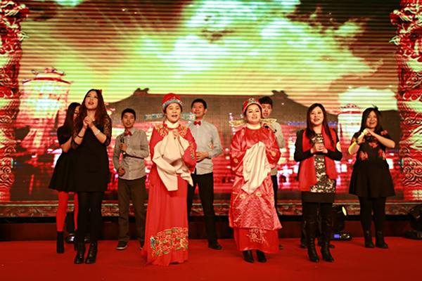 圖9:愛親母嬰2015年春節(jié)聯(lián)歡晚會&年度表彰大會精彩節(jié)目表演
