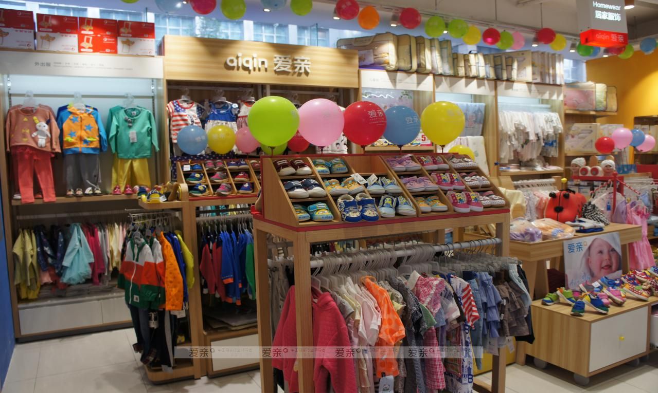 圖2:愛親母嬰海淀專賣店店內(nèi)展示