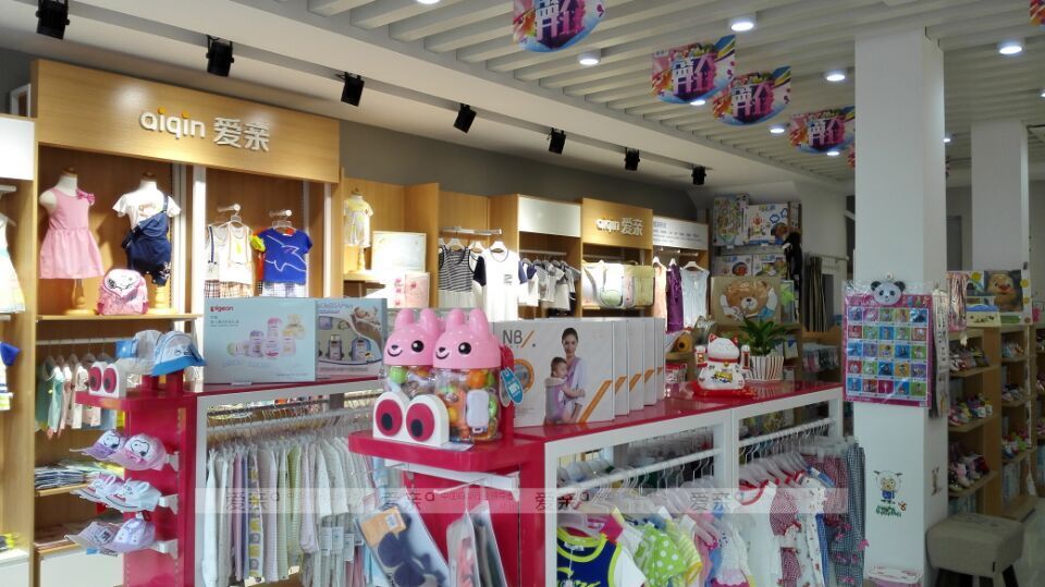 圖3:沈佳偉夫妻江陰愛親母嬰專賣店展示