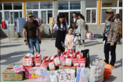 愛親母嬰給孩子送嬰幼兒用品