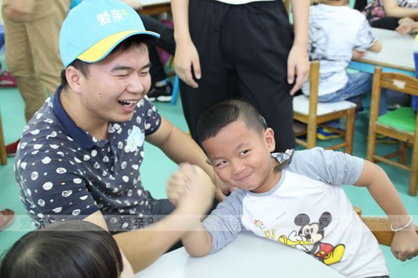 圖3： 愛親母嬰員工為聽障兒童帶去歡樂