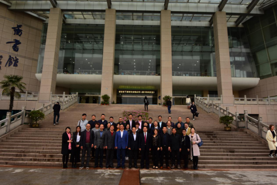 愛親母嬰董事長陳敬紅與湖北大學相關領導合影留念（圖一）