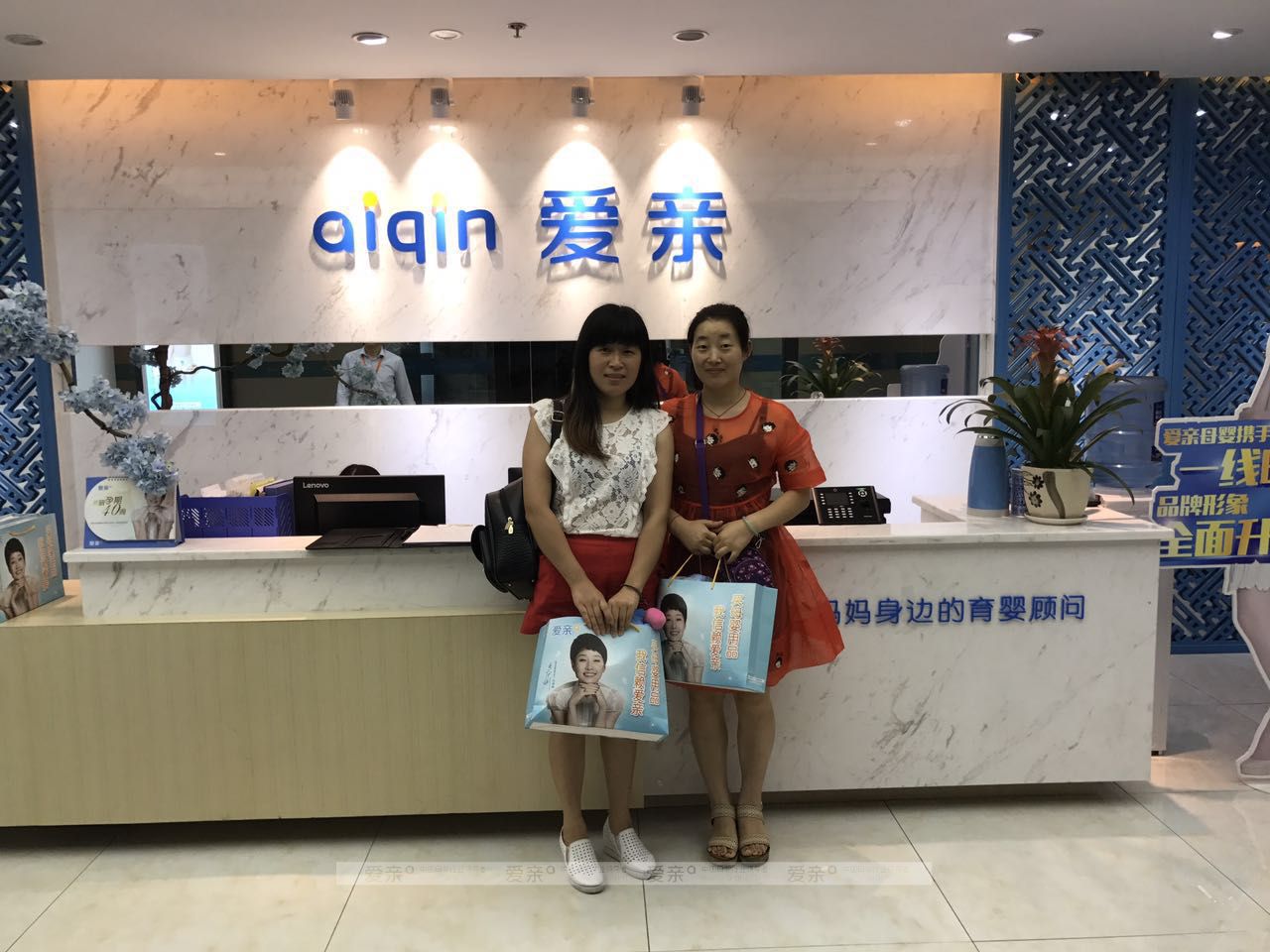 熱烈慶祝四川綿陽鄭女士加盟愛親母嬰！預(yù)祝生意興隆！