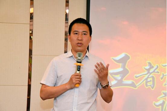 愛親母嬰行業(yè)內(nèi)運(yùn)營(yíng)官王總致辭