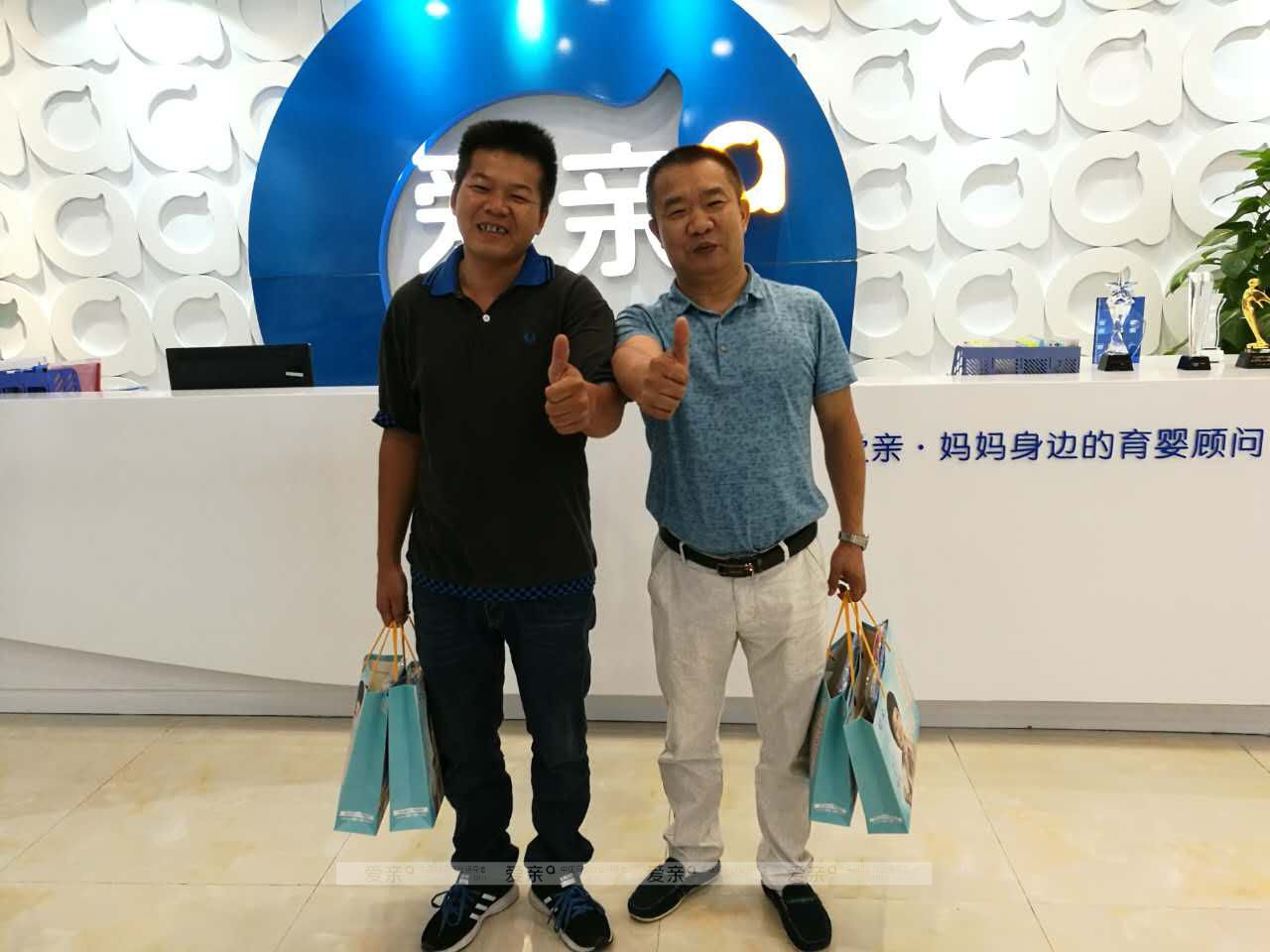 熱烈慶祝廣東嚴(yán)先生加盟愛親母嬰！預(yù)祝生意興??！