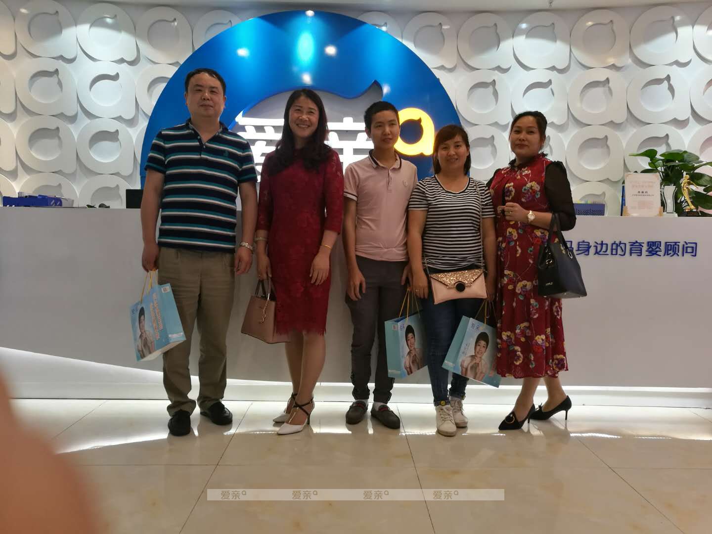 熱烈慶祝廣東惠州李女士加盟愛親母嬰！預(yù)祝生意興隆！