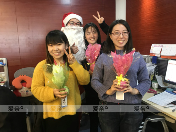 員工關(guān)懷 我們是認(rèn)真的——愛親舉行圣誕節(jié)關(guān)愛員工活動