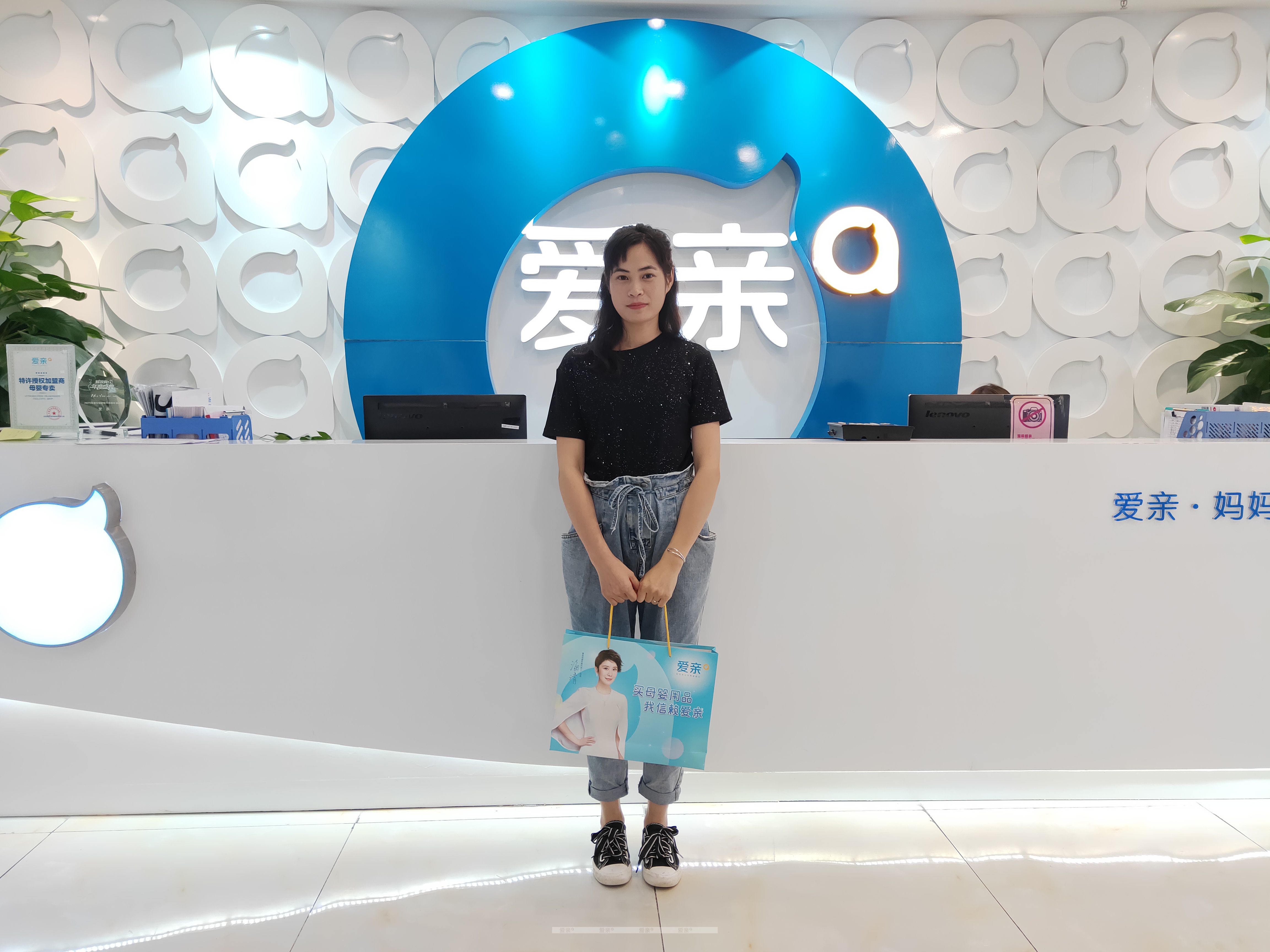 熱烈慶祝廣西韋女士加盟愛親母嬰！預(yù)祝生意興隆！